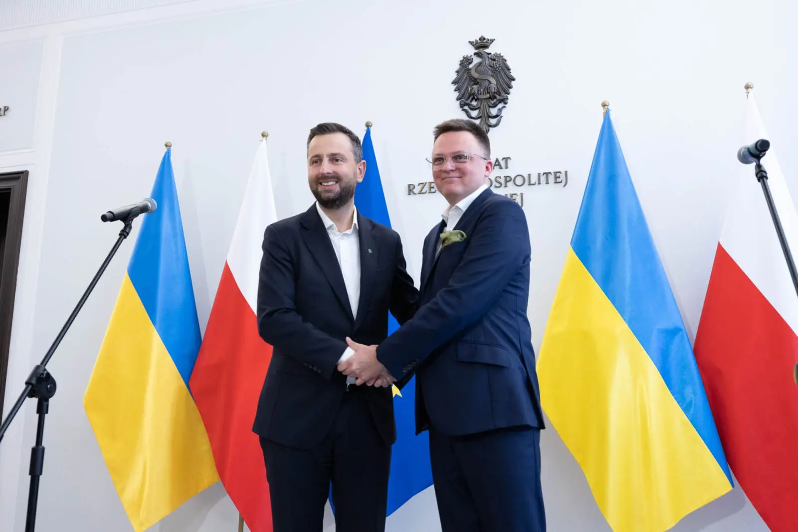 Szymon Hołownia z Władysławem Kosiniakiem-Kamyszem na konferencji prasowej w Senacie.