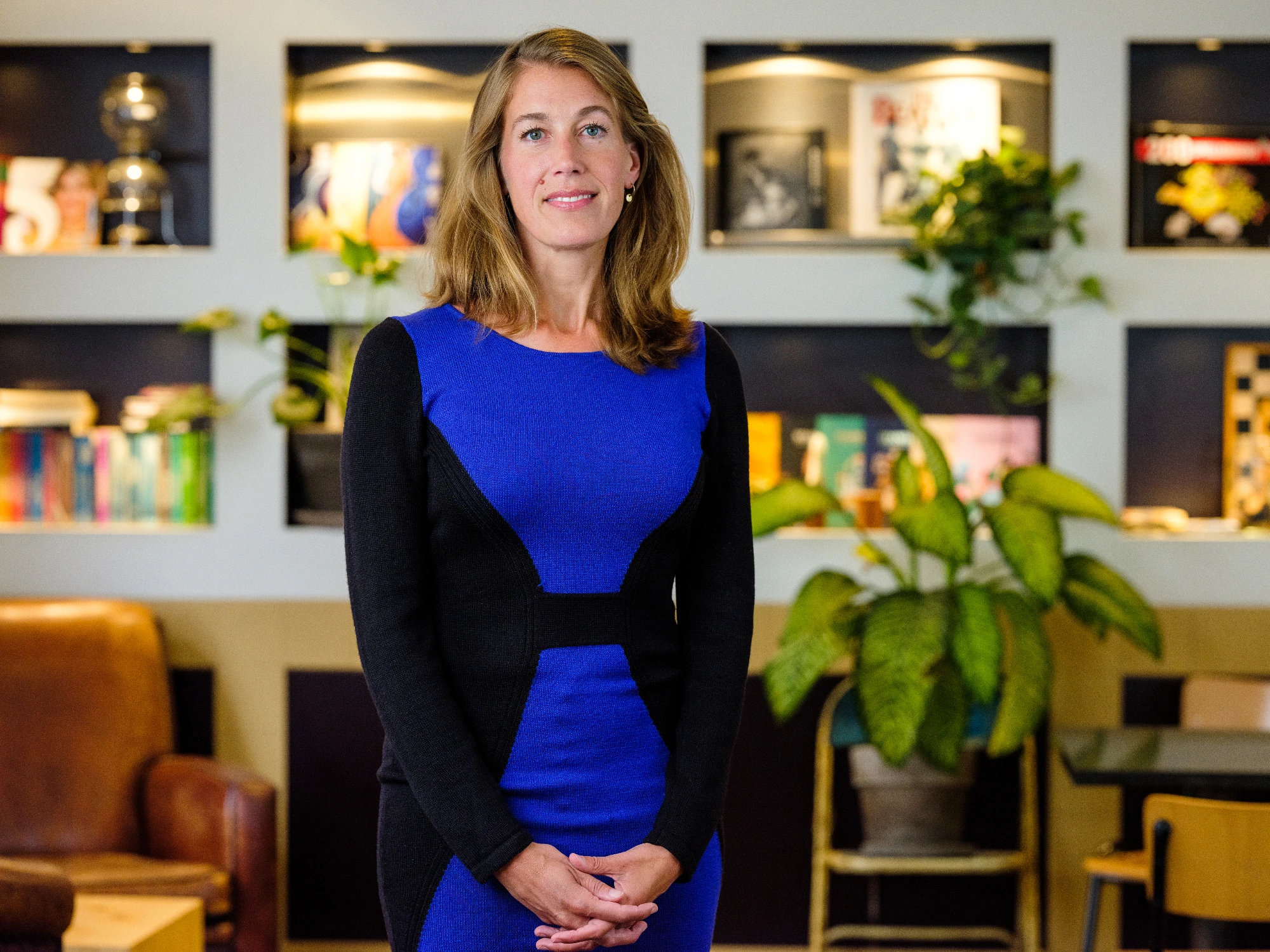 Corinne Ellemeet przemawia w Holendersim parlamencie.