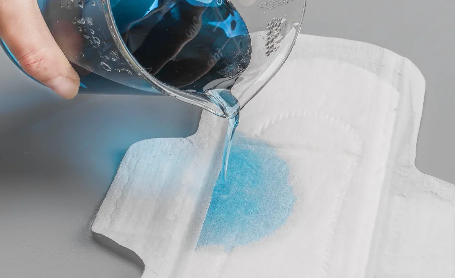 niebieska "krew" z reklam podpasek