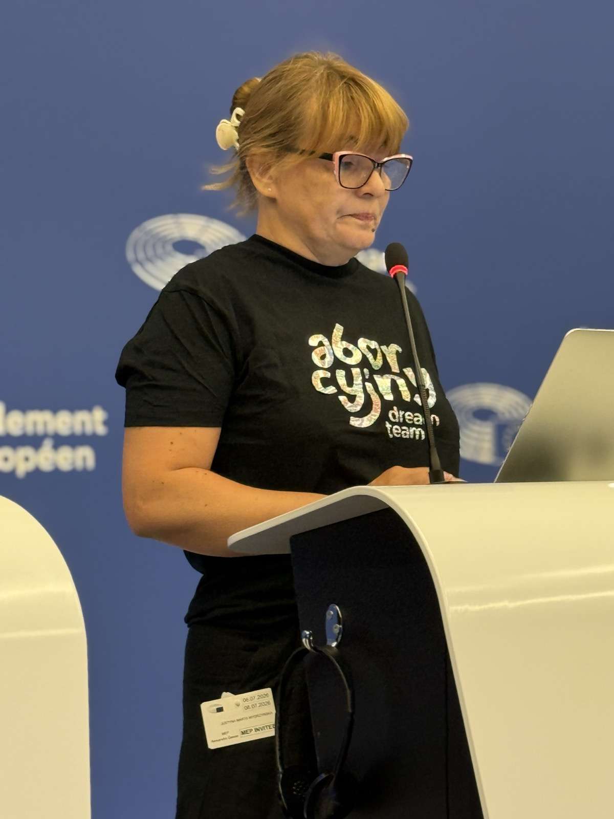 Justyna Wydrzyńska na konferencji w Parlamencie Europejskim poświęconej cenzurze aborcji przez Meta
